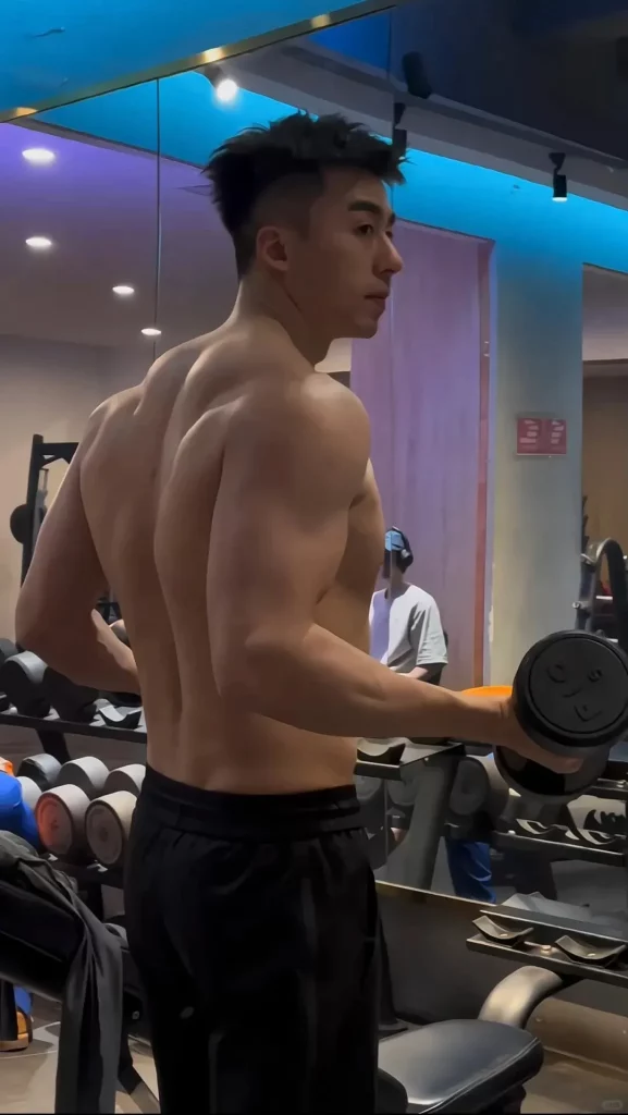 内蒙古肌肉男人，健硕身材人夫感 MAX 引热潮！