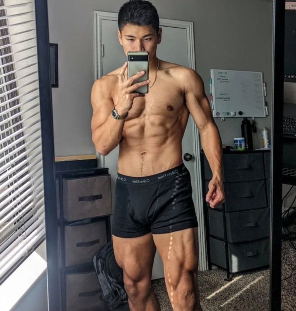 推上 33 万粉的超火网红肌肉小哥，穿灰裤子真实力！