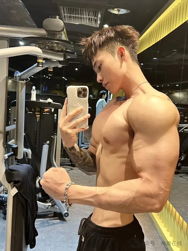 192CM 泳裤双开门长腿大胸肌比体育生还顶！