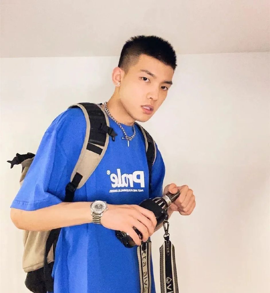 湖南寸头薄肌男大，又 man 又可爱！
