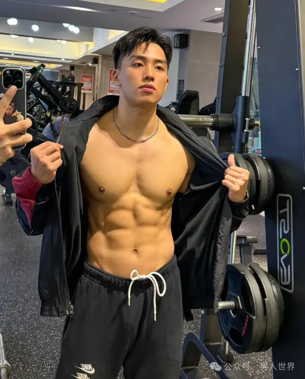 成都体院体育生，双开门翘 P 身材你顶得住吗？