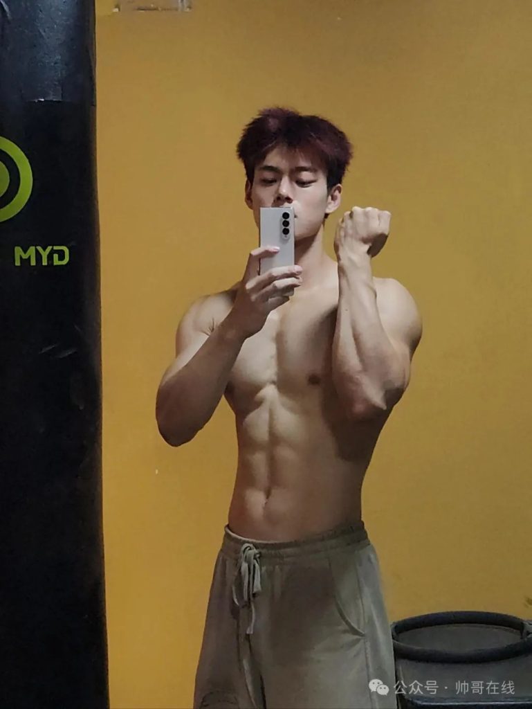 山东 185CM 薄肌模特帅哥，真男德代表！