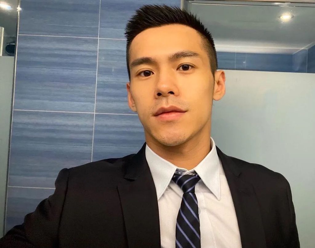 非常帅气的肌肉男护士
