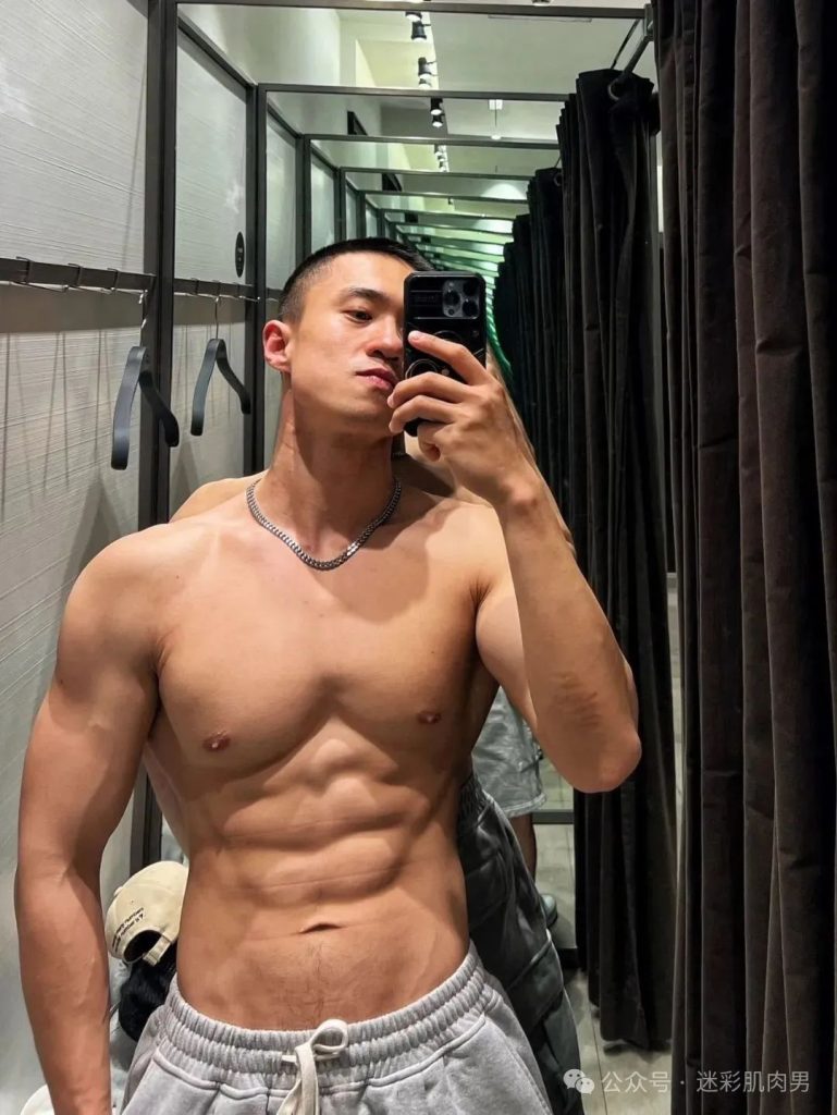 黑龙江 28 岁寸头男自拍长得太 man 啦！