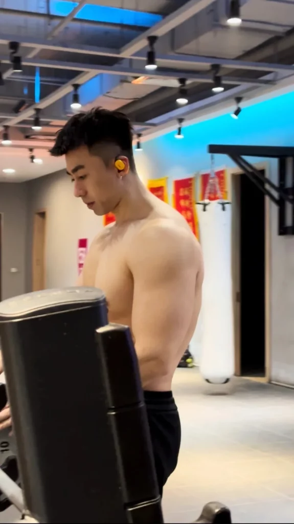 内蒙古肌肉男人，健硕身材人夫感 MAX 引热潮！