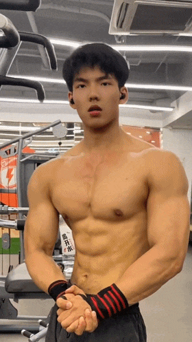 肌肉学弟不输体育生，弟弟这角度真胸到我了！