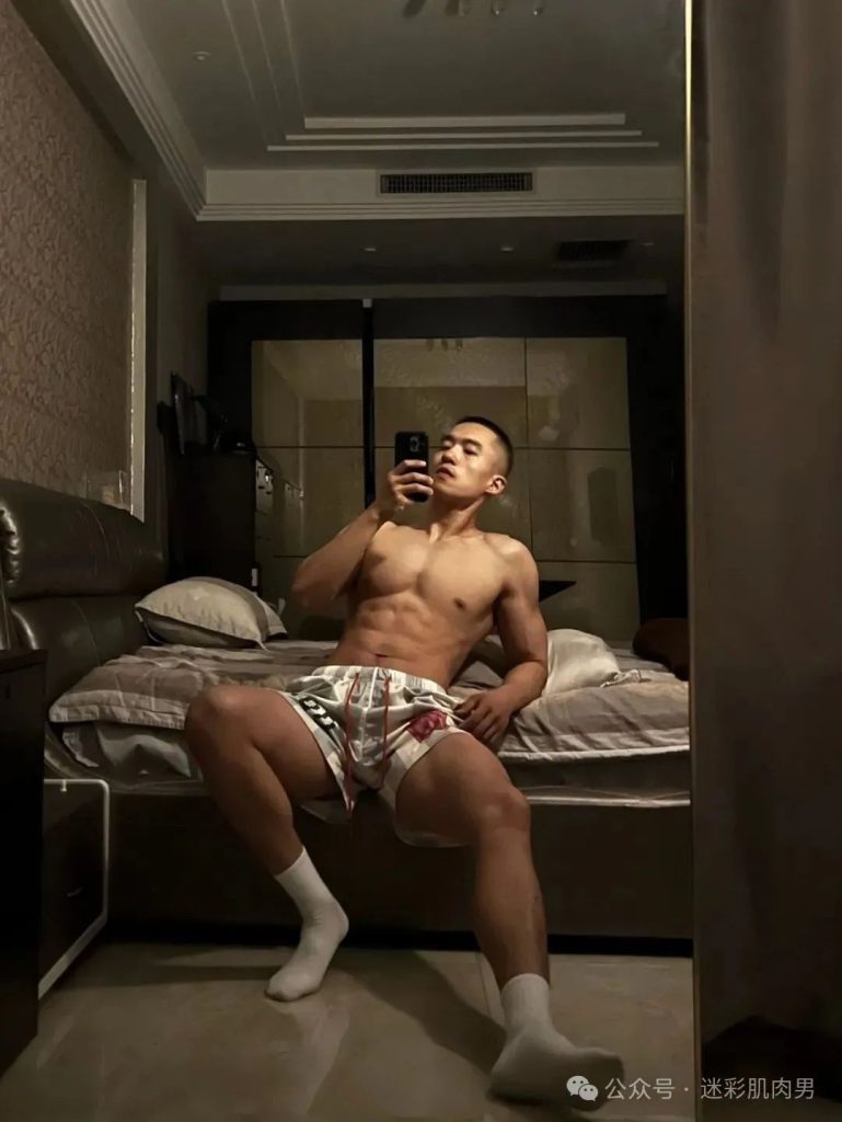 黑龙江 28 岁寸头男自拍长得太 man 啦！