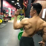 北京肌肉男穿灰裤子自拍，画面尴尬了....