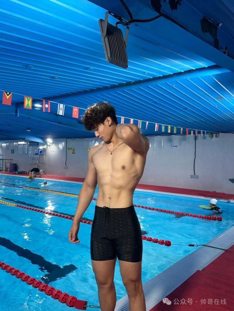 天津 190CM 肌肉体育生，体会到了肆意散发的荷尔蒙！