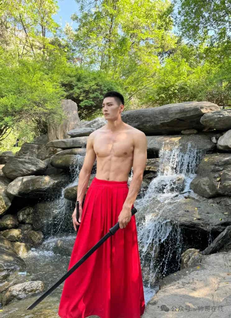 寸头白皮肌肉空乘，现实版浪花白退役兵哥哥！