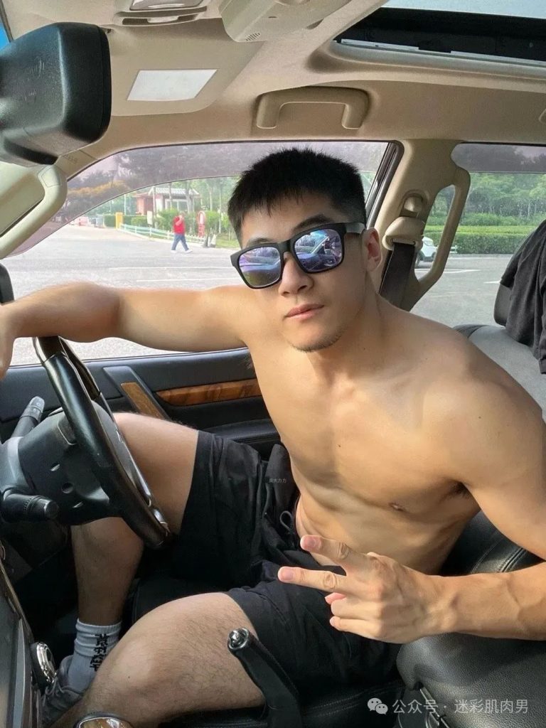黑皮体育生粗壮长腿太顶啦！