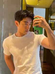 《歌手》里最帅的是他？亚当在他面前都害羞了！-潮男潮北