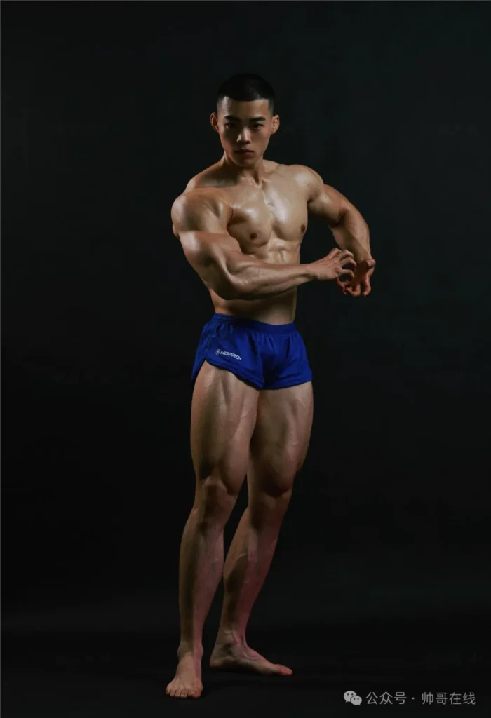 寸头肌肉拳击教练，爷们味足足滴！