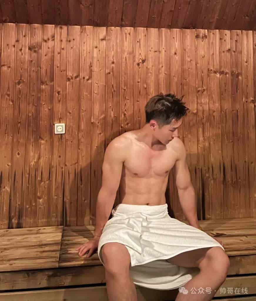 快乐加倍的 190CM 短发肌肉奶弟,太多人馋他的身子了! 快乐加倍的 190CM 短发肌肉奶弟,太多人馋他的身子了!