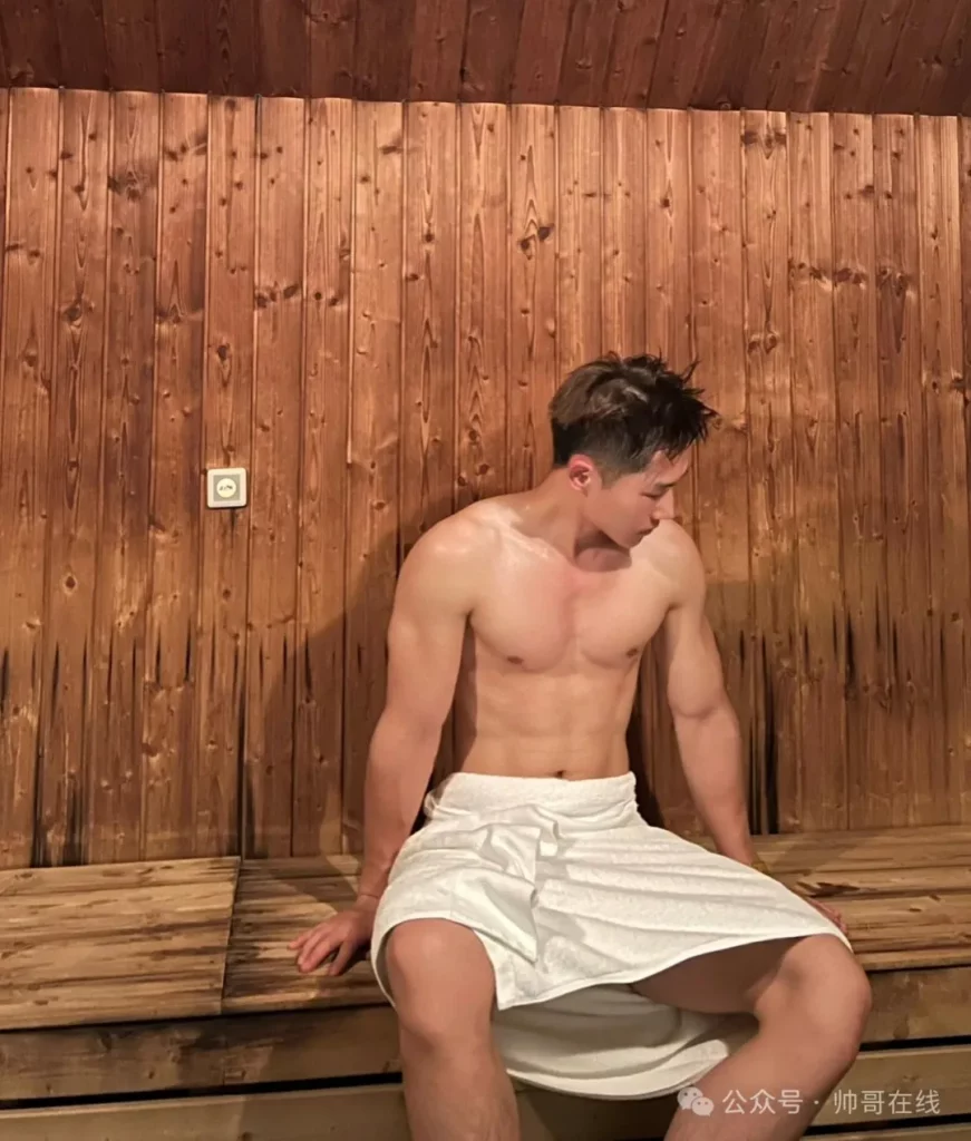 快乐加倍的 190CM 短发肌肉奶弟,太多人馋他的身子了! 快乐加倍的 190CM 短发肌肉奶弟,太多人馋他的身子了!