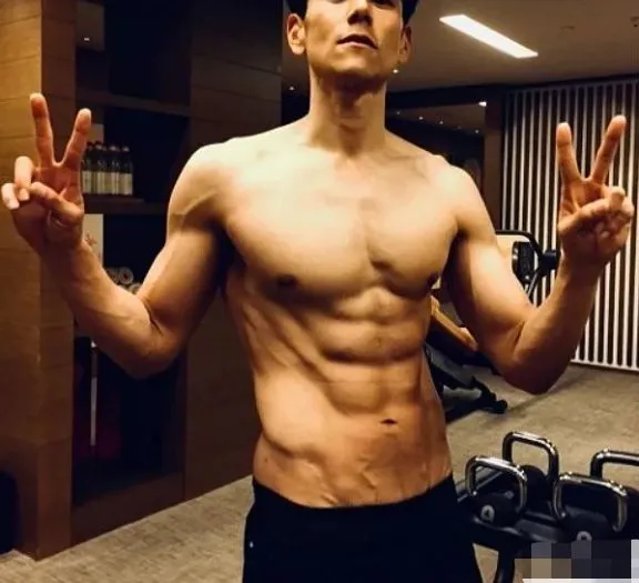 彭于晏新戏露翘臀，网友评论区炸了！