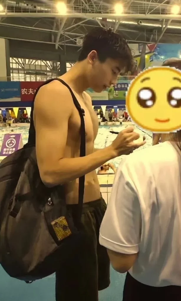 中南大学 187CM 男大天花板游泳体育生