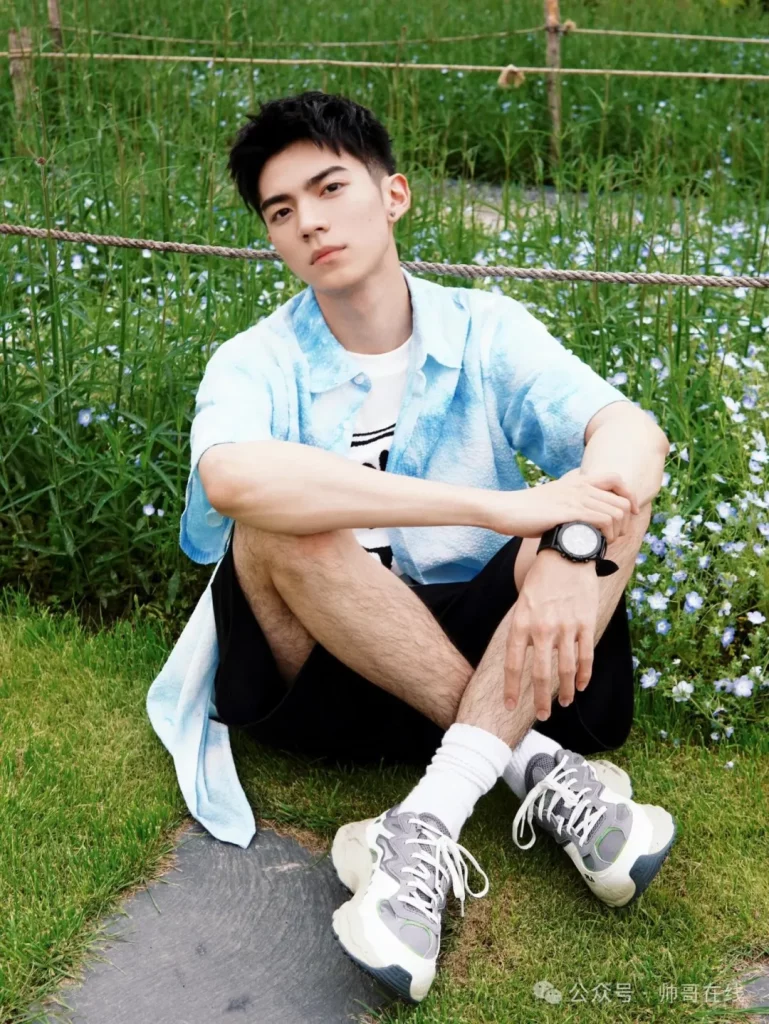 04 年干净阳光的男大生弟弟，小男朋友是真香！