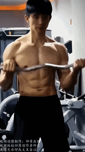 内娱新晋男菩萨赵仁杰拍拳击写真，寸头肌肉男友张力满了！
