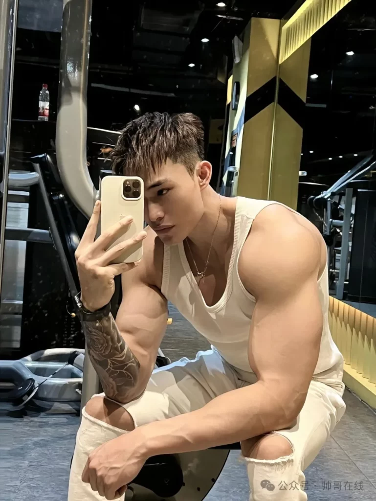192CM 泳裤双开门长腿大胸肌比体育生还顶！