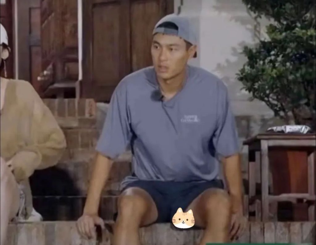 杨佑宁不穿内裤吊滑索，勒得很好看！