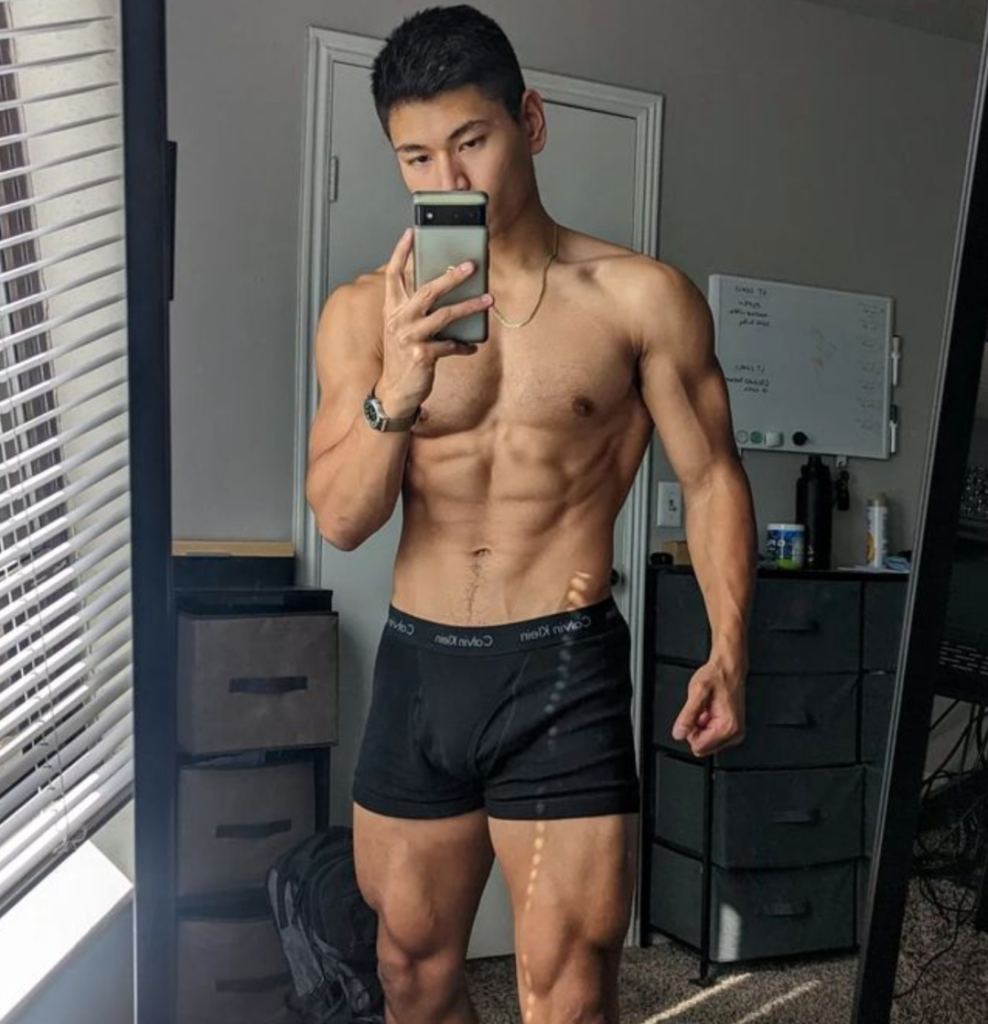 推上 33 万粉的超火网红肌肉小哥，穿灰裤子真实力！
