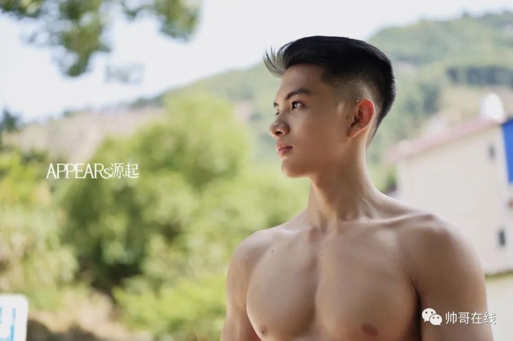 腹肌游泳体育生私教，童颜肌肉男菩萨也太有料了!