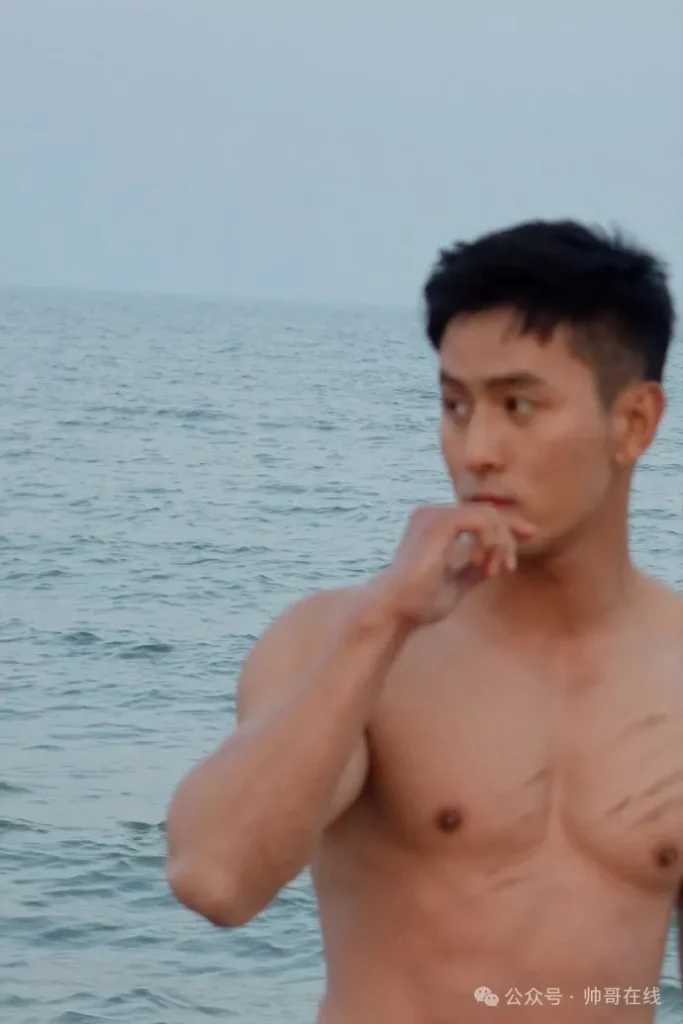 大胸肌健身模特帅哥，这样肌肉帅哥请多来点！