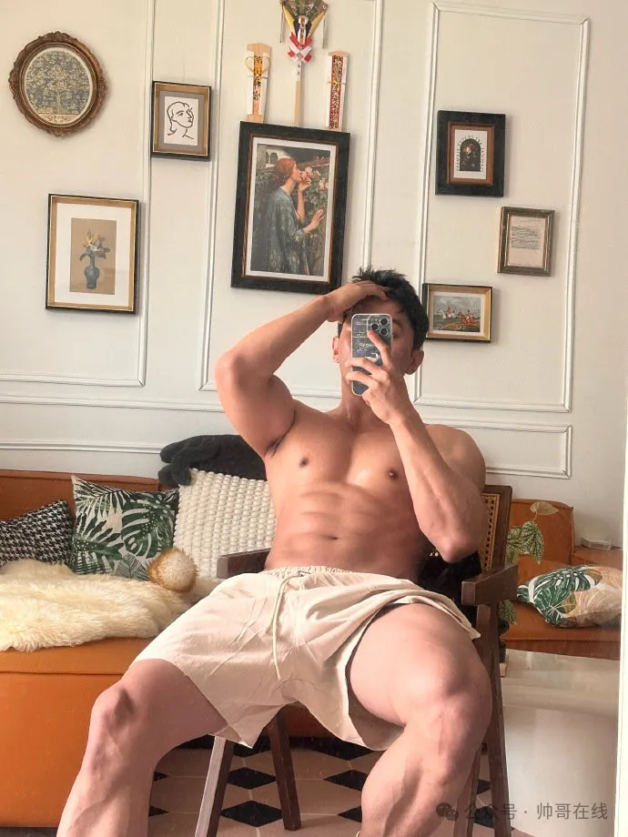 大胸肌健身模特帅哥，这样肌肉帅哥请多来点！