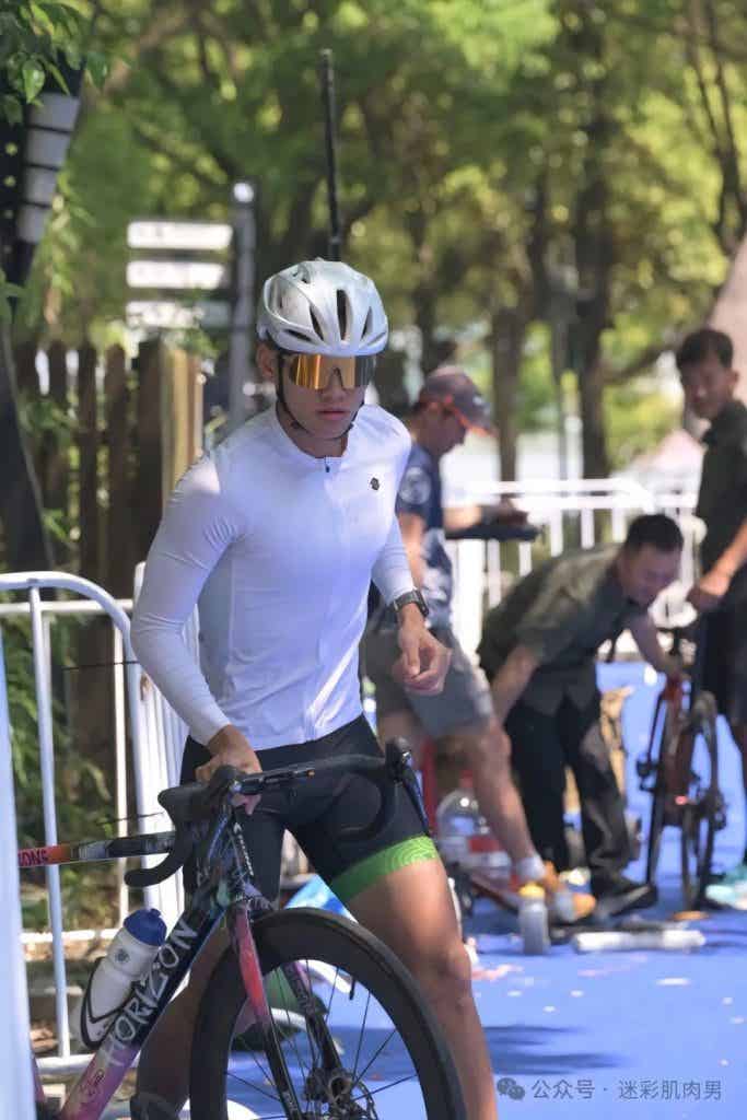 2024 铁人三项内蒙体育生实力藏不住,这西北男大太顶啦! 2024 铁人三项内蒙体育生实力藏不住,这西北男大太顶啦!