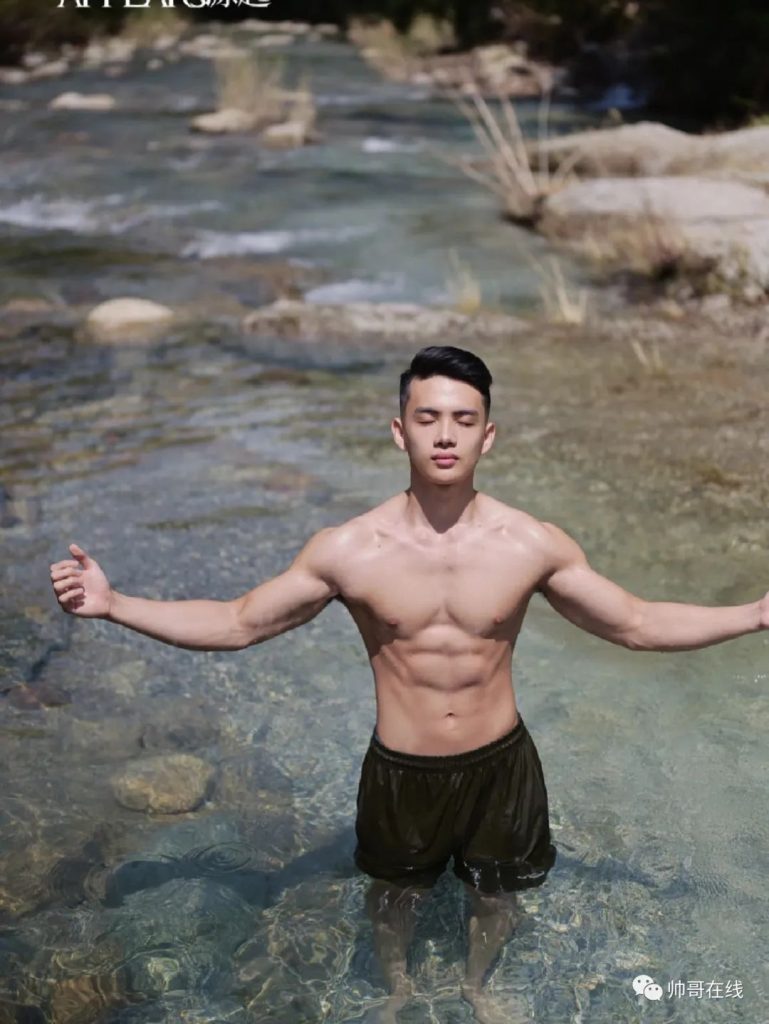 腹肌游泳体育生私教，童颜肌肉男菩萨也太有料了!