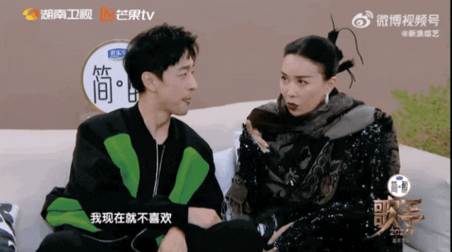 《歌手》里的隐藏大帅哥！他穿白裤子好好看啊啊啊！
