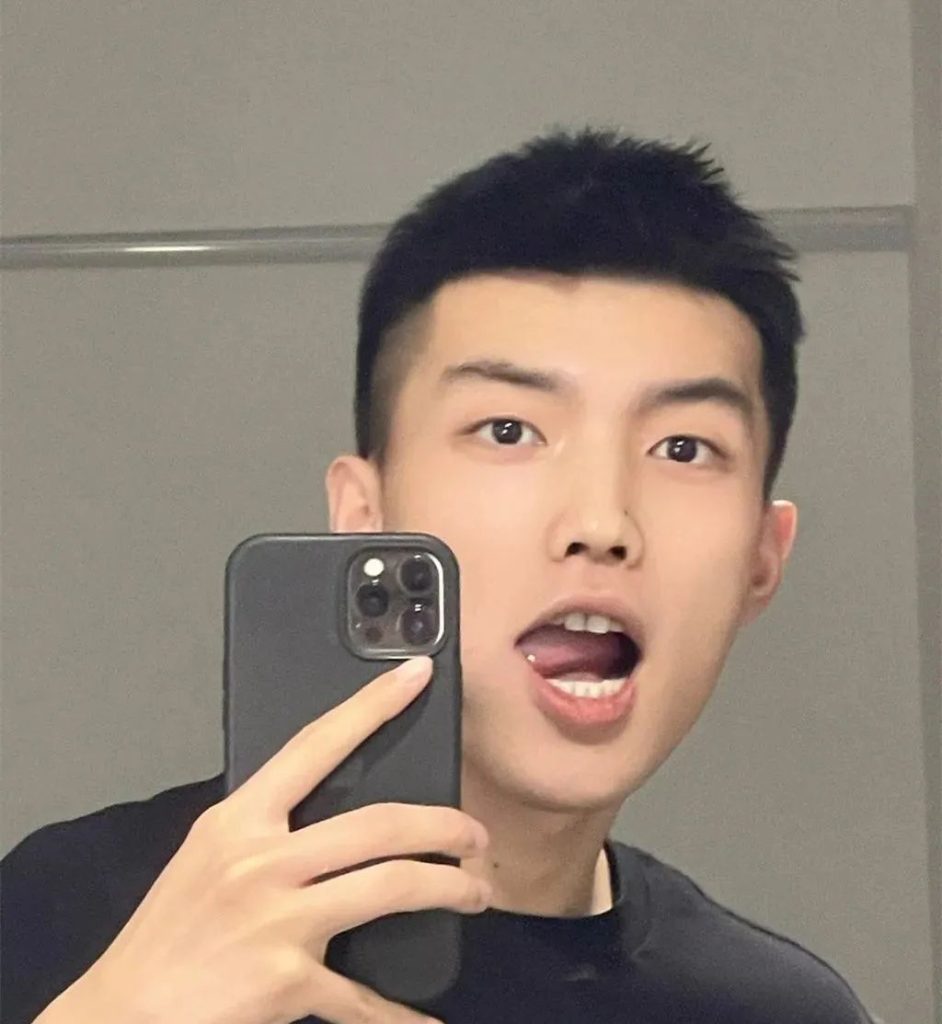 湖南寸头薄肌男大，又 man 又可爱！