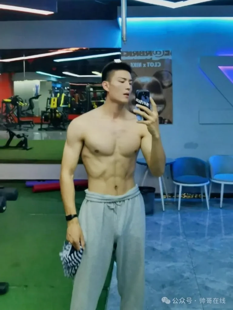 寸头白皮肌肉空乘，现实版浪花白退役兵哥哥！
