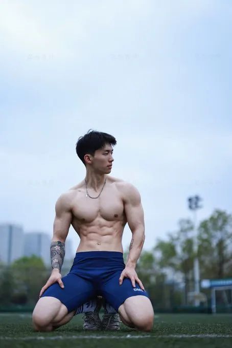 肌肉小哥私拍被骗了？他本人回应了！
