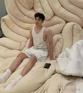 04年白皮肌肉男大帅哥，干净男朋友太可了！-潮男潮北