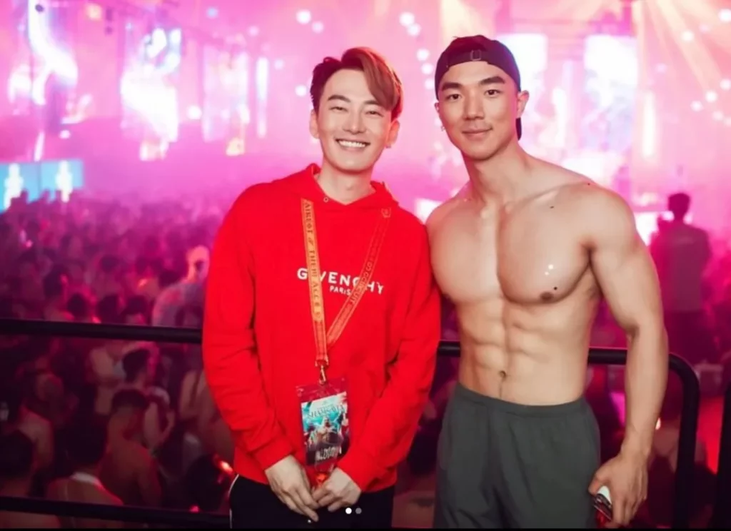 泼水节大趴上稳居 C 位的 Gogoboy 找到了！