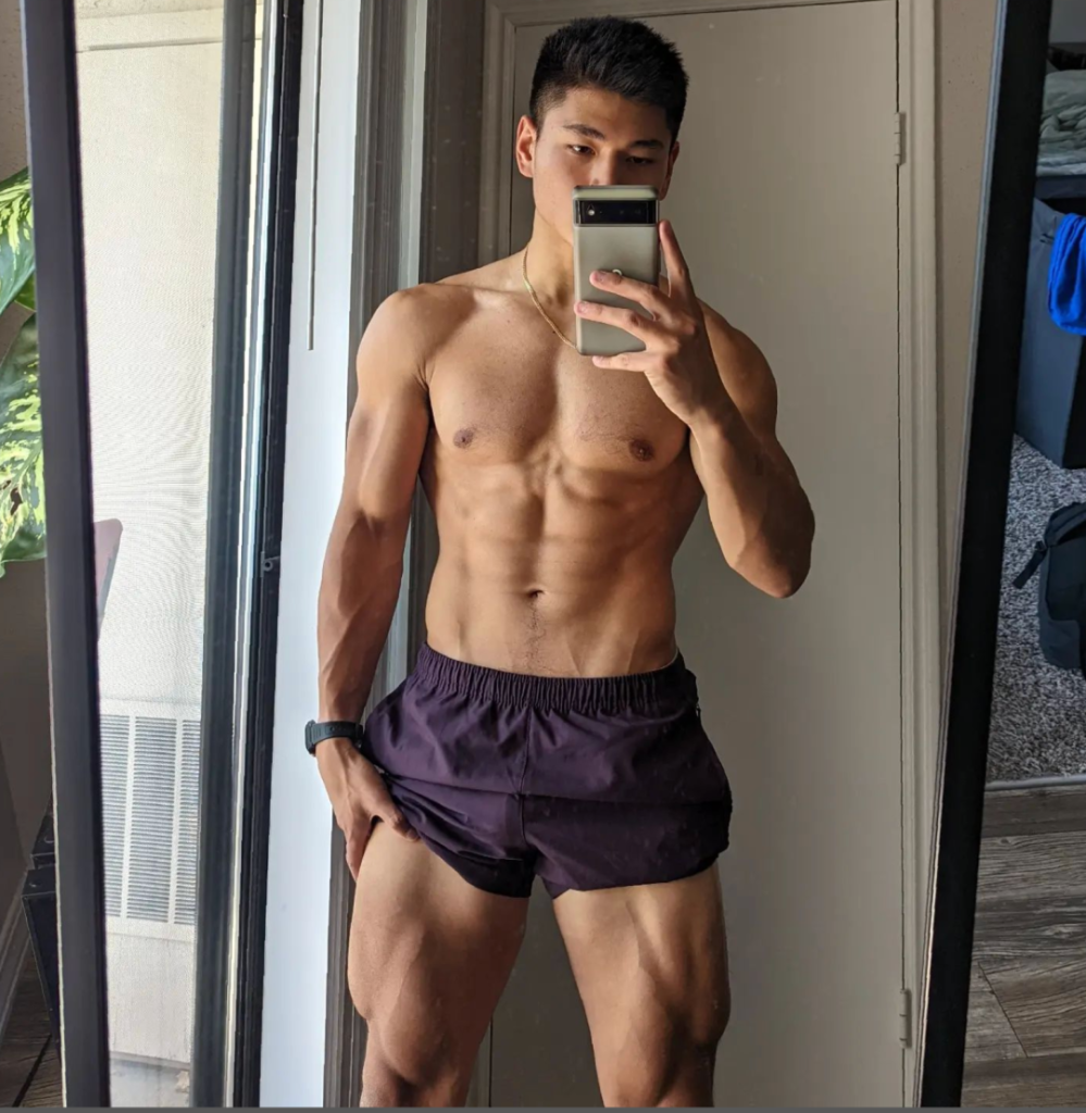 推上 33 万粉的超火网红肌肉小哥，穿灰裤子真实力！