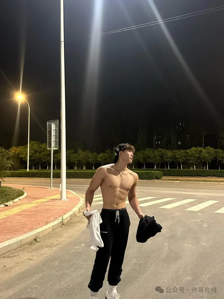 天津 190CM 肌肉体育生，体会到了肆意散发的荷尔蒙！