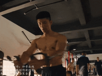内娱新晋男菩萨赵仁杰拍拳击写真，寸头肌肉男友张力满了！
