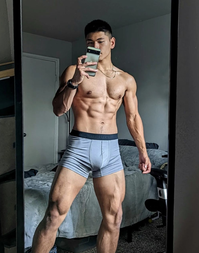 推上 33 万粉的超火网红肌肉小哥，穿灰裤子真实力！