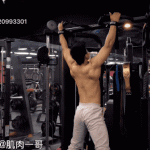 北京肌肉男穿灰裤子自拍，画面尴尬了....