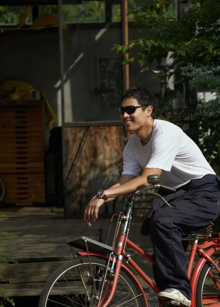杨佑宁不穿内裤吊滑索，勒得很好看！