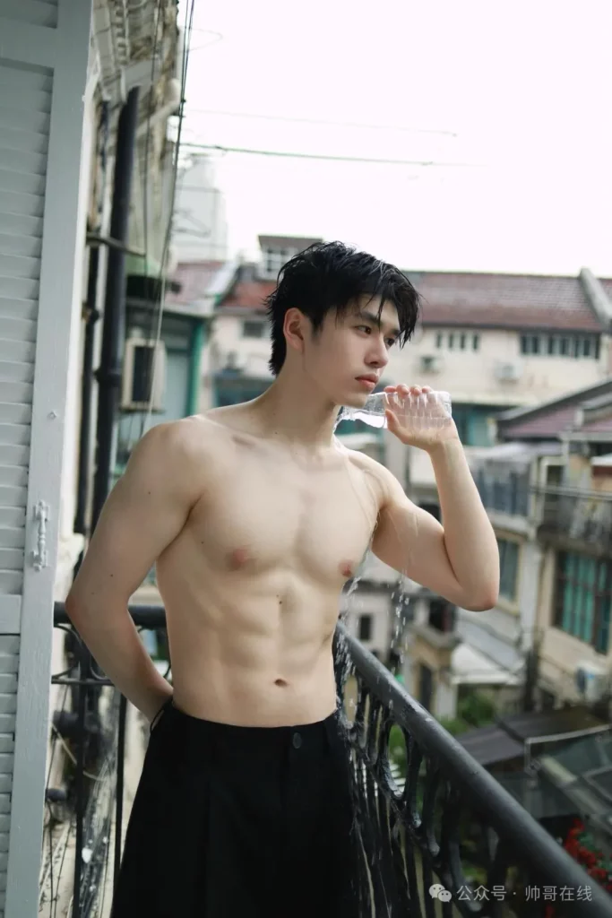 04 年白皮肌肉男大帅哥，干净男朋友太可了！