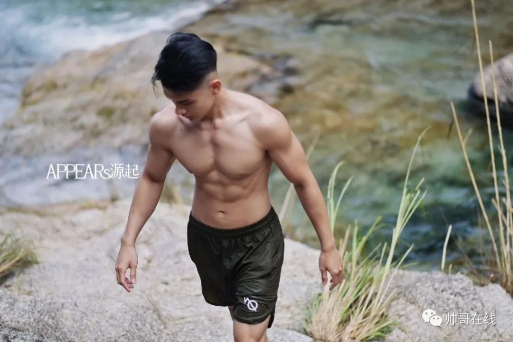 腹肌游泳体育生私教，童颜肌肉男菩萨也太有料了!