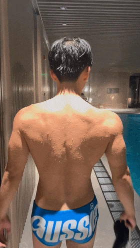腹肌游泳体育生私教，童颜肌肉男菩萨也太有料了!