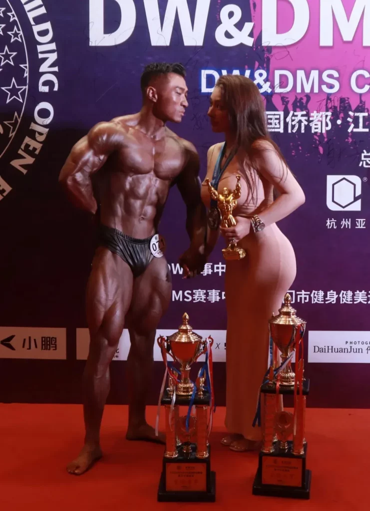 北京 E 杯女孩,被肌肉男求婚! 北京 E 杯女孩,被肌肉男求婚!