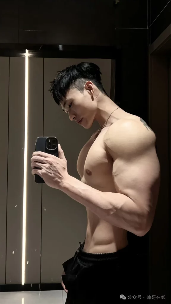 192CM 泳裤双开门长腿大胸肌比体育生还顶! 192CM 泳裤双开门长腿大胸肌比体育生还顶!