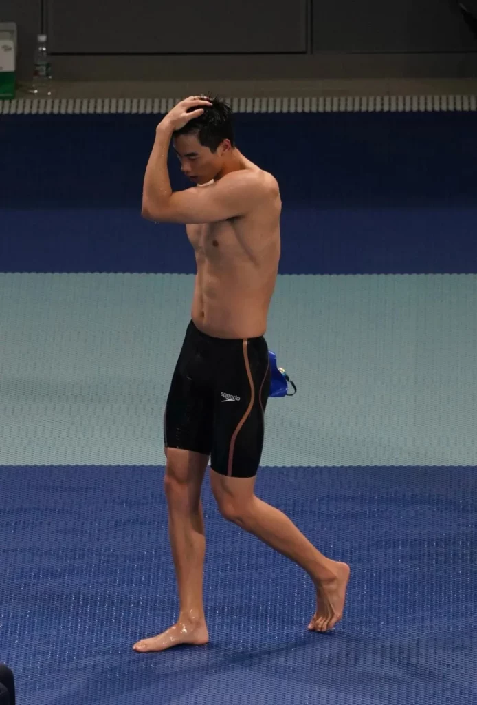 中南大学 187CM 男大天花板游泳体育生