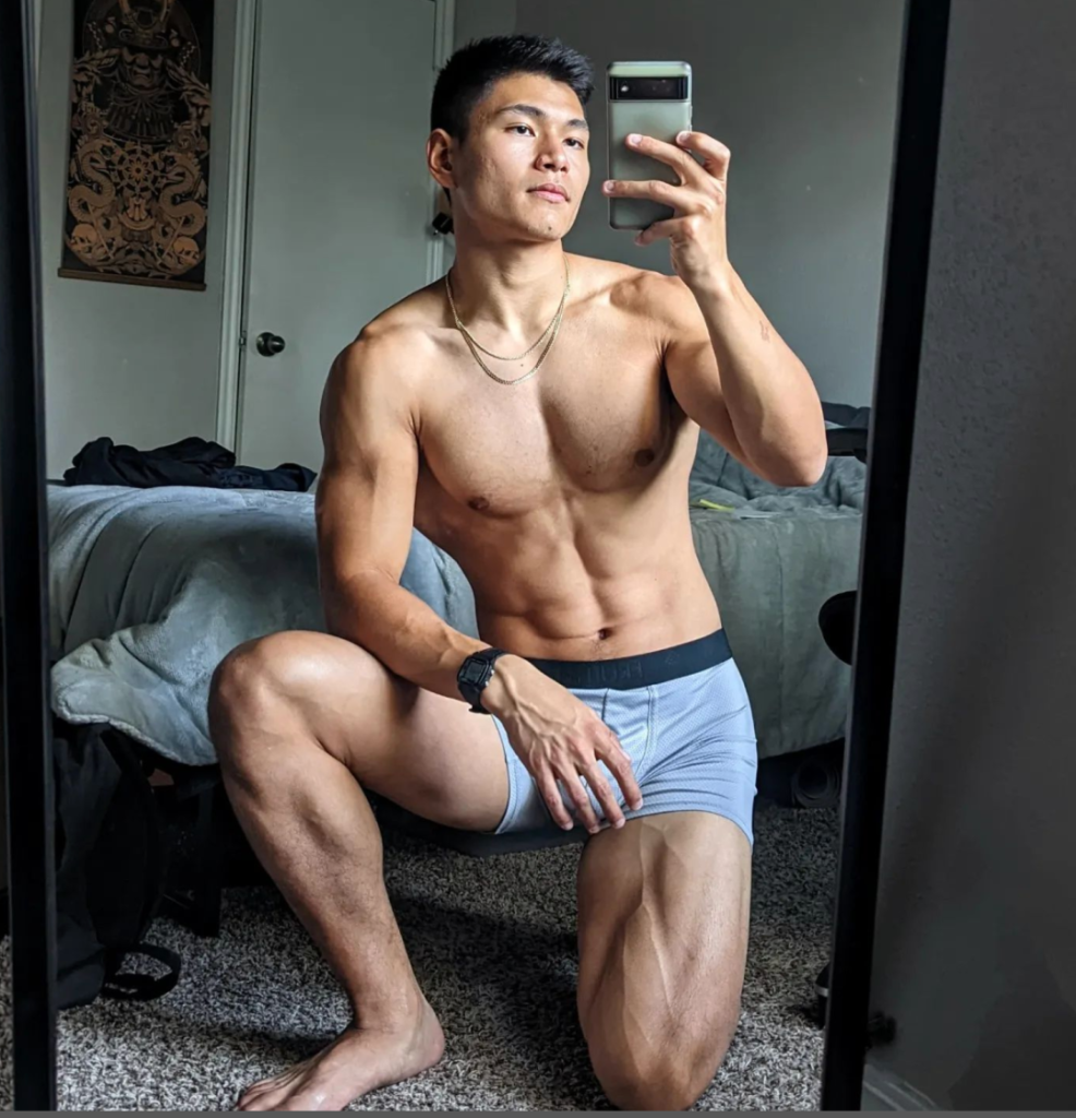 推上 33 万粉的超火网红肌肉小哥，穿灰裤子真实力！